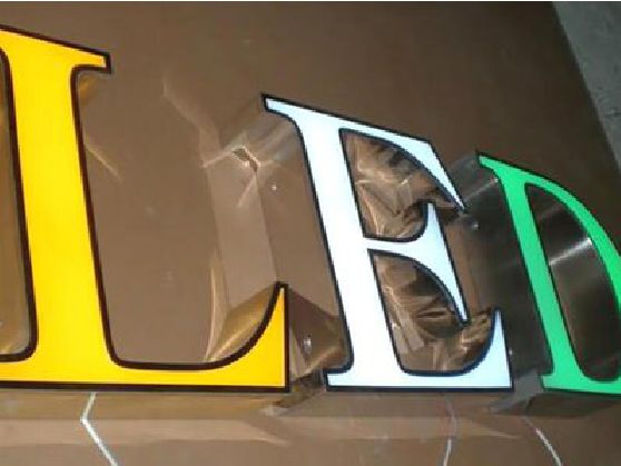 清镇介绍LED招牌的基础知识。